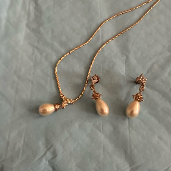 VINTAGE CHRISTIAN DIOR GOLD PLATED CRYSTAL PEARL EARRINGS NECKLACE SET BRAND NEW - Picture 7 of 10